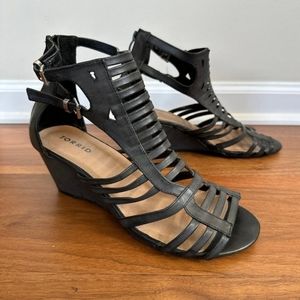 Torrid Leather Strappy Open Toe Wedge Sandals Shoes 10W Zip Back Black